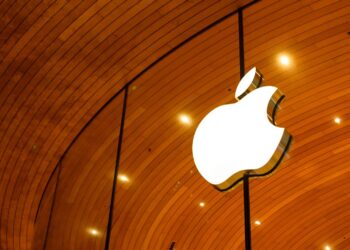 Apple’s Secret Plan to Save Billions—Airlifting iPhones to the U.S. to Avoid Tariffs