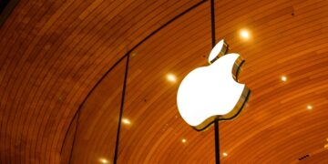 Apple’s Secret Plan to Save Billions—Airlifting iPhones to the U.S. to Avoid Tariffs