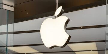 Bad News for Apple Fans: iPhone Prices Could Surge by 30% to 40% Due to New Tariffs