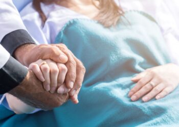 An Ordinary Arm Pain Turned Into a Terminal Cancer Diagnosis for 18-Year-Old Julie—Her Message Is Heartbreaking