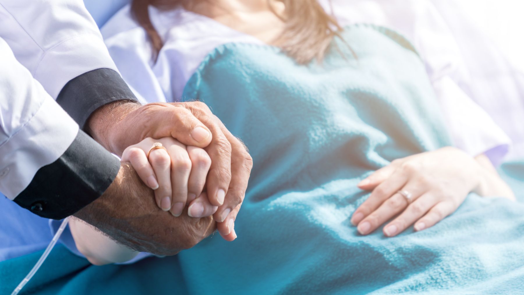 An Ordinary Arm Pain Turned Into a Terminal Cancer Diagnosis for 18-Year-Old Julie—Her Message Is Heartbreaking