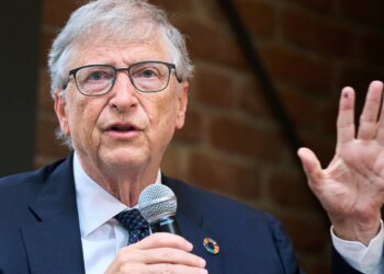 Bill Gates Warns that Within a Decade, Artificial Intelligence Could Replace Humans in Most Activities.