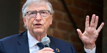 Bill Gates Warns that Within a Decade, Artificial Intelligence Could Replace Humans in Most Activities.