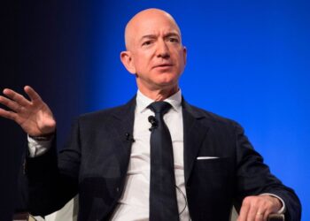 Jeff Bezos and Ex-Wife MacKenzie Allowed Their Kids to Use Sharp Knives at Age 4