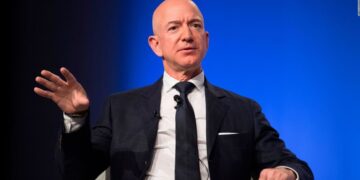 Jeff Bezos and Ex-Wife MacKenzie Allowed Their Kids to Use Sharp Knives at Age 4