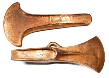 13-year-old girl finds Bronze Age treasure with a metal detector