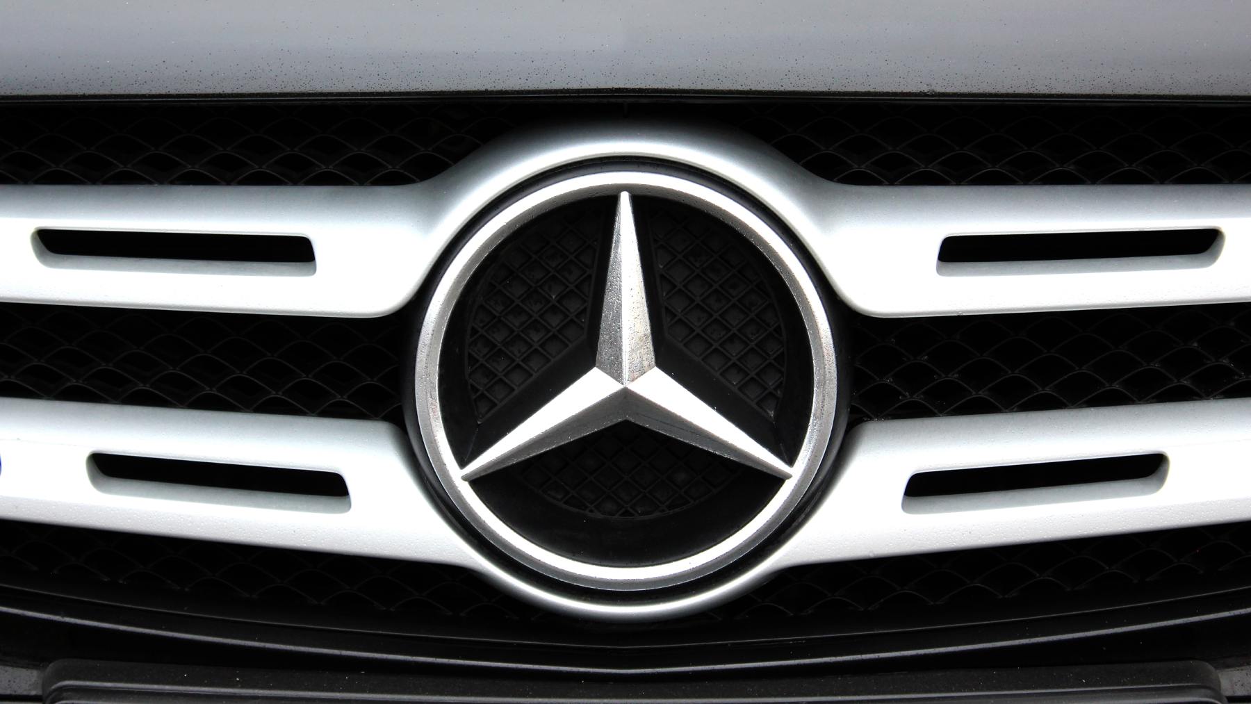 Mercedes-Benz's Sustainable Drive: A Hydrogen-Powered Innovation for Cleaner Mobility