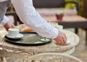 People Who Help Waiters After Meals Tend to Share These 5 Surprising Personality Characteristics
