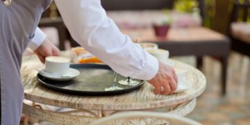 People Who Help Waiters After Meals Tend to Share These 5 Surprising Personality Characteristics