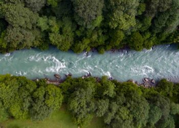 Bad news if you live near a river - NASA detects three giant waves moving down U.S. rivers and alerts authorities