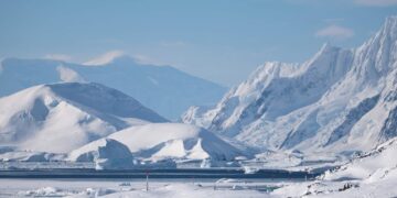 Even science can't fully explain it - strange radio signals in Antarctica call standard model into question