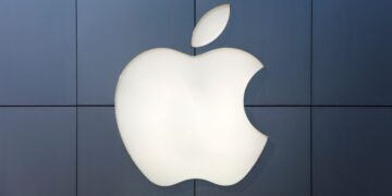 Apple tests artificial intelligence models and finds ChatGPT and DeepSeek collapse under difficult reasoning