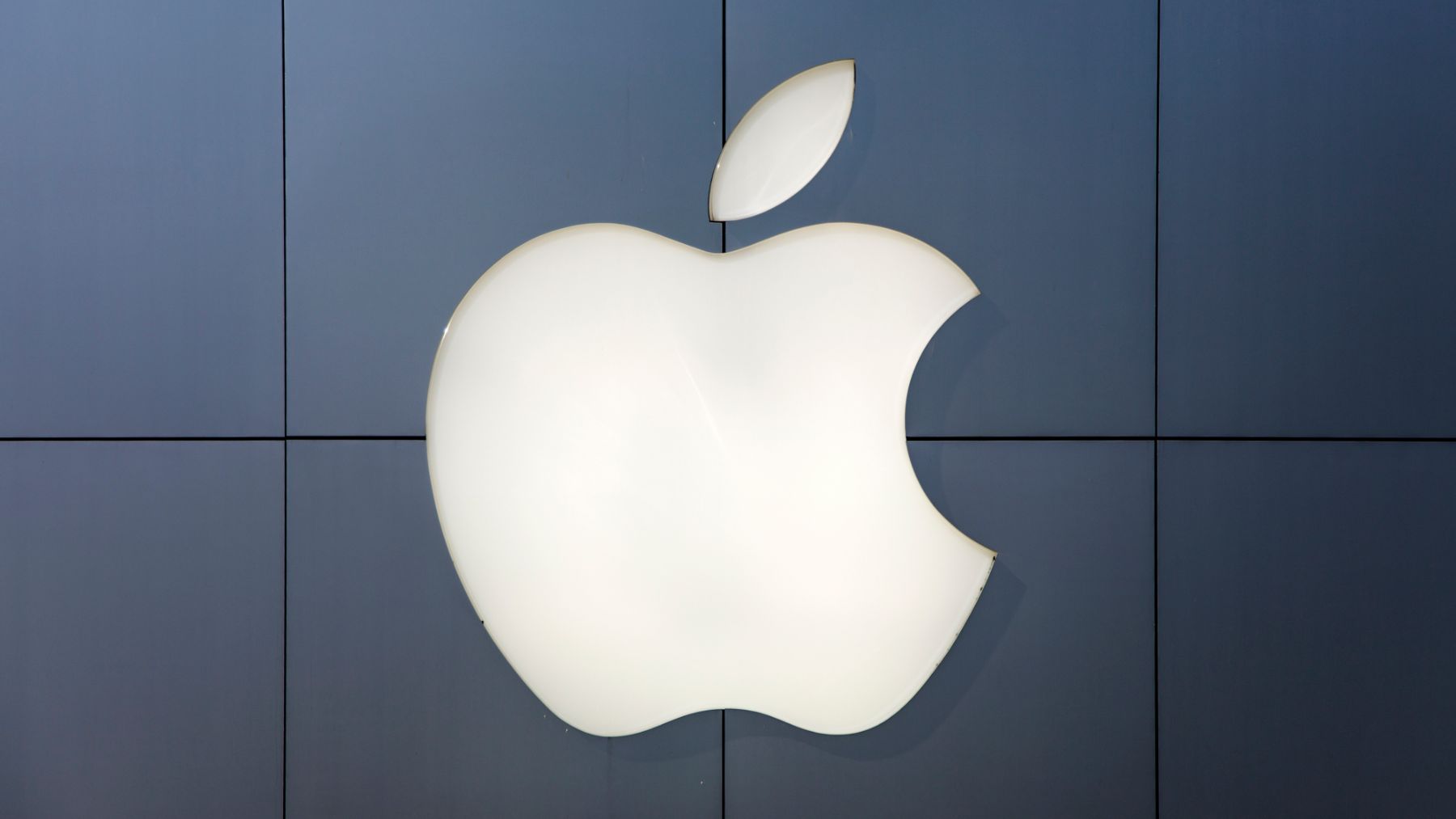 Apple tests artificial intelligence models and finds ChatGPT and DeepSeek collapse under difficult reasoning