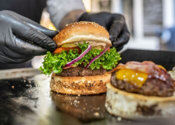 Farewell to your favorite hamburgers - a famous fast food chain is shutting down in multiple cities for this shocking cause