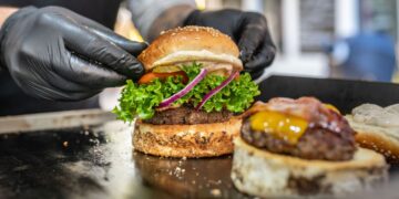 Farewell to your favorite hamburgers - a famous fast food chain is shutting down in multiple cities for this shocking cause