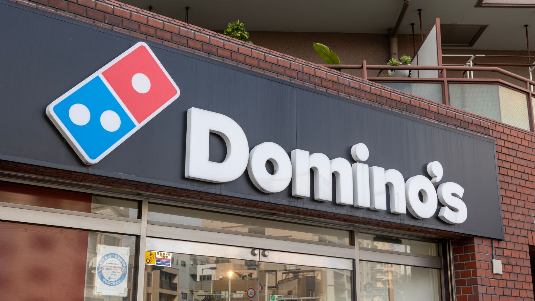 Ordered a pizza at Domino's and was charged 100 times its value - now faces financial hell