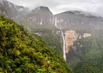 Archaeologists in Peru discover a lost city with more than 100 structures of ancient cloud forest inhabitants