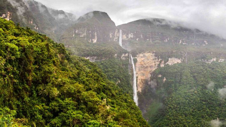 Archaeologists in Peru discover a lost city with more than 100 structures of ancient cloud forest inhabitants