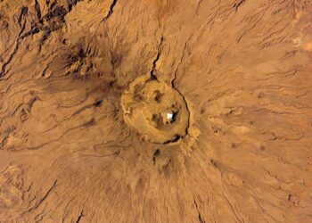 NASA discovers from space a glowing skull in the middle of the Sahara desert and its origin changes everything