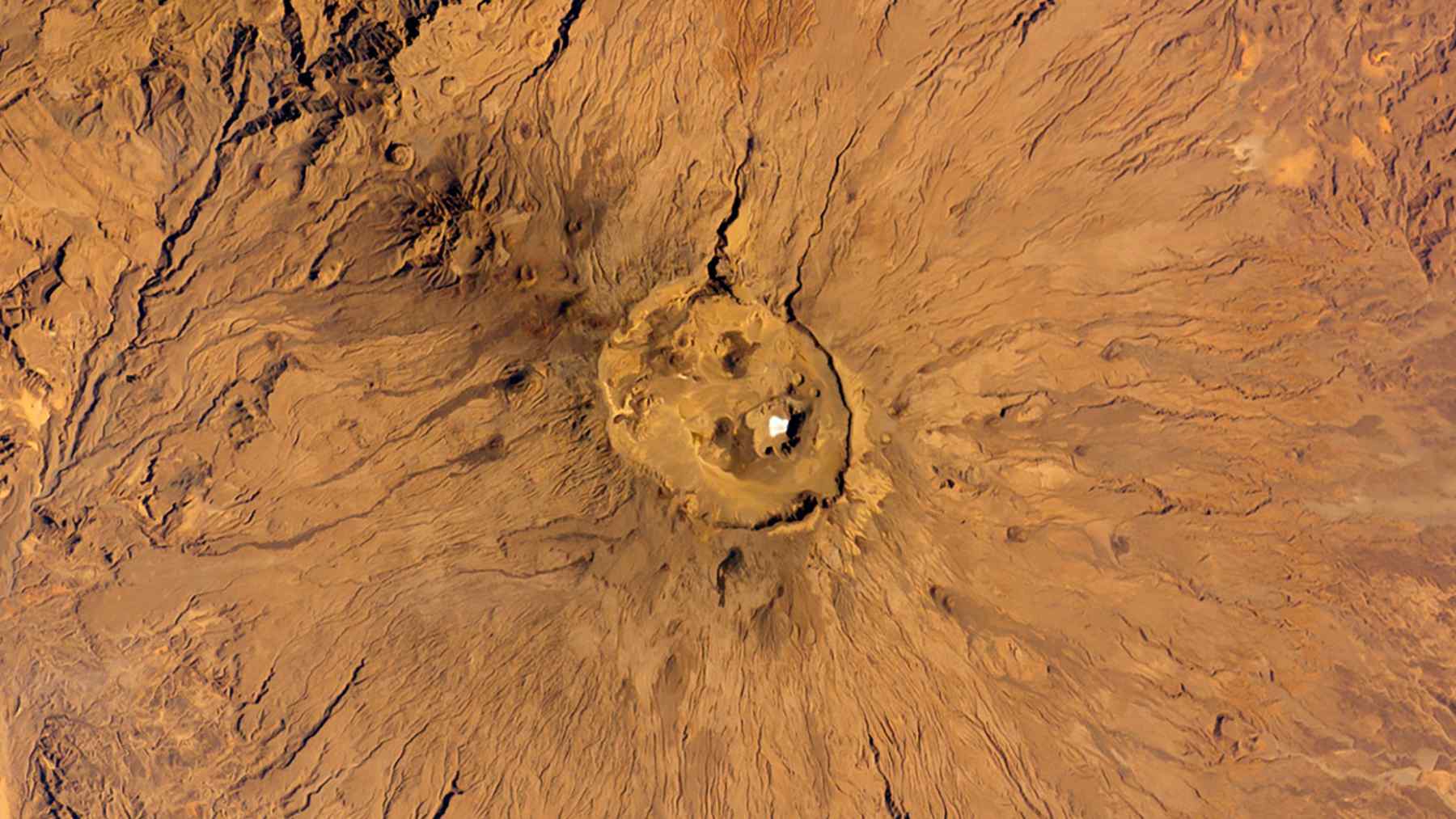 NASA discovers from space a glowing skull in the middle of the Sahara desert and its origin changes everything