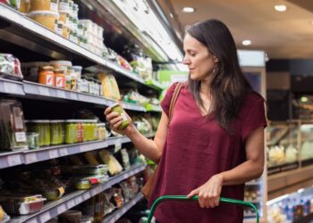 Neither Walmart nor Costco - a new supermarket chain takes the U.S. by storm with low prices and unbeatable deals