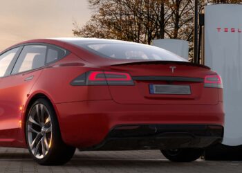 Bad news for Tesla Model S owners - this security flaw has prompted a massive recall - raises criticism and doubts about reliability