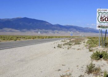 The most disconcerting road in the U.S. looks like an optical illusion and no one dares to drive on it without a second thought