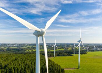U.S tests giant kites at 750 meters to produce energy and says they will outperform windmills and solar panels