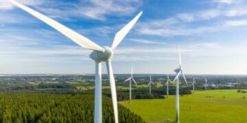 U.S tests giant kites at 750 meters to produce energy and says they will outperform windmills and solar panels