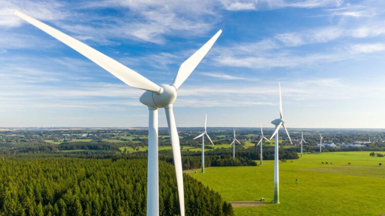 U.S tests giant kites at 750 meters to produce energy and says they will outperform windmills and solar panels