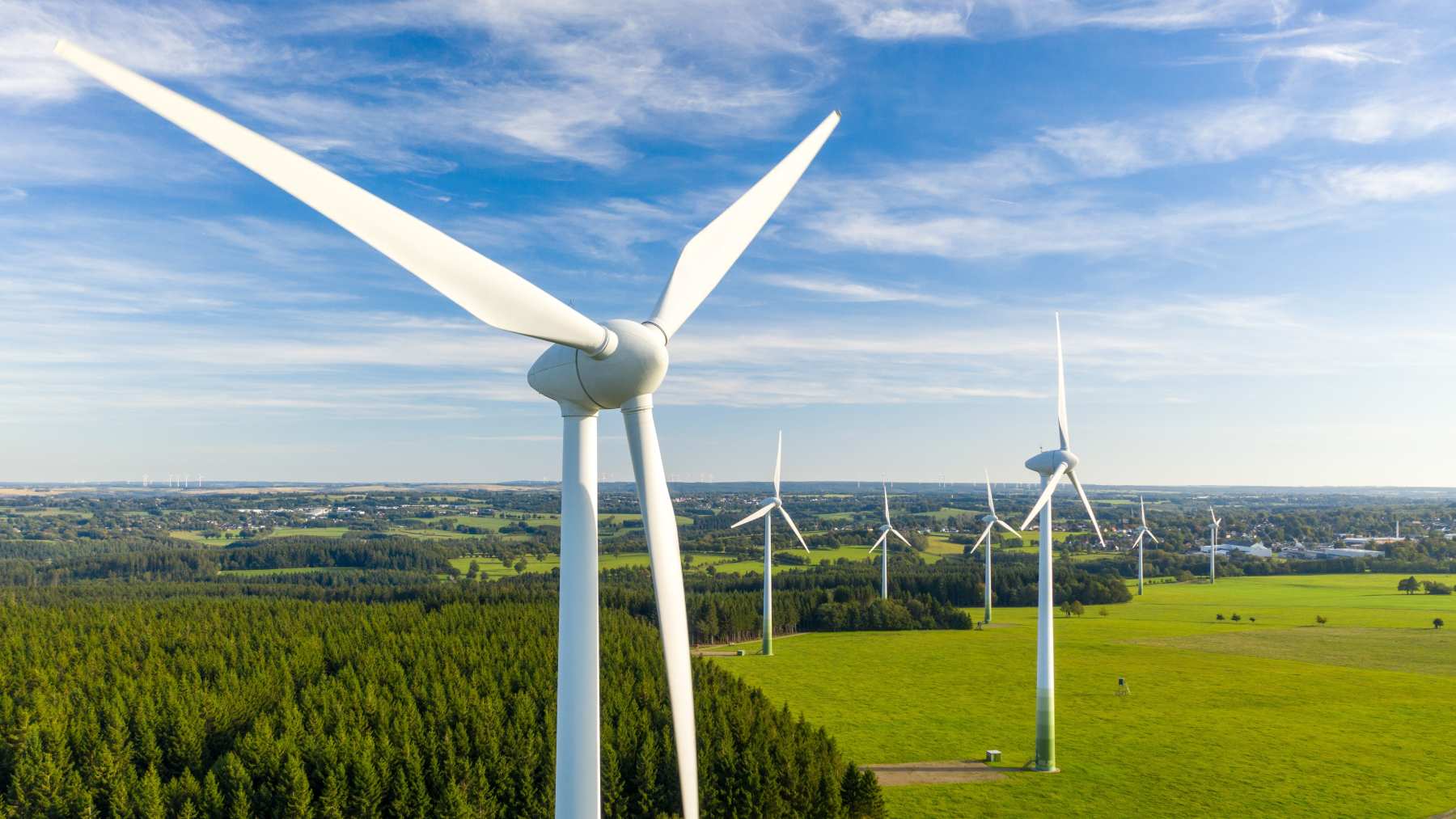 U.S tests giant kites at 750 meters to produce energy and says they will outperform windmills and solar panels