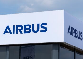 Taxibot, the electric robot that tows A320 aircraft without using its engines and is already being tested at airports such as JFK and Schiphol