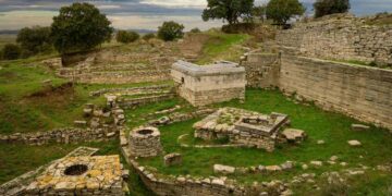 Archaeologists return to the city of Troy to unveil the secrets of the mythical war narrated by Homer