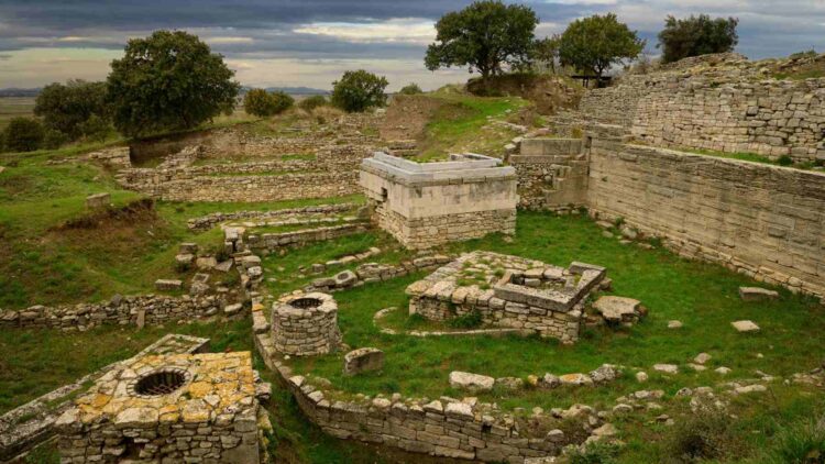 Archaeologists return to the city of Troy to unveil the secrets of the mythical war narrated by Homer