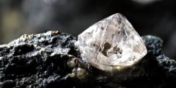 A teenager found a 7.44-carat diamond valued at nearly $1 million during a family vacation in Arkansas - What no one told you about Kalel's true story and the “Superman” diamond