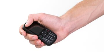 Confirmed - border agents can check your photos, messages and networks when entering the US.... and this is the strategy many are using to protect themselves