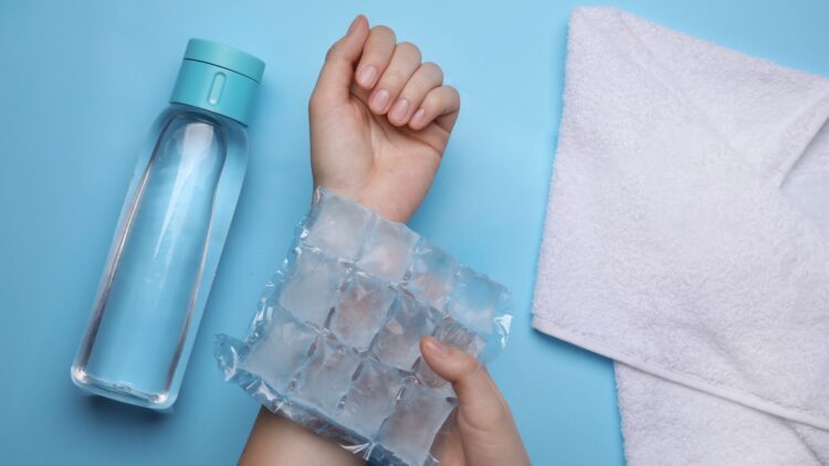 the accessory every senior should wear when going out in summer that can protect you from heat stroke