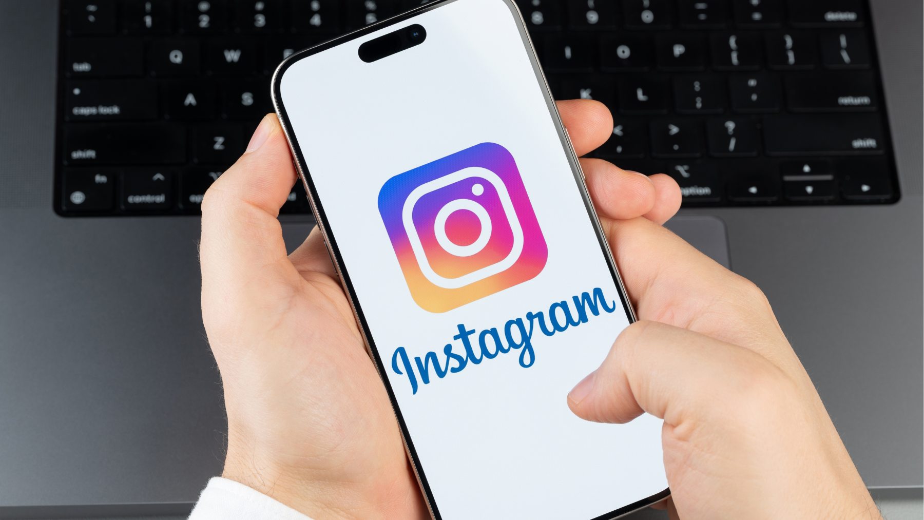 Instagram copies X (Twitter) and is already testing the button to republish other users' content - this is how the new feature will work