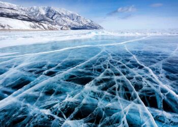 Lake Baikal is the oldest lake on the planet, it expands every year and hides a unique biodiversity that fascinates scientists around the world