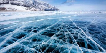 Lake Baikal is the oldest lake on the planet, it expands every year and hides a unique biodiversity that fascinates scientists around the world