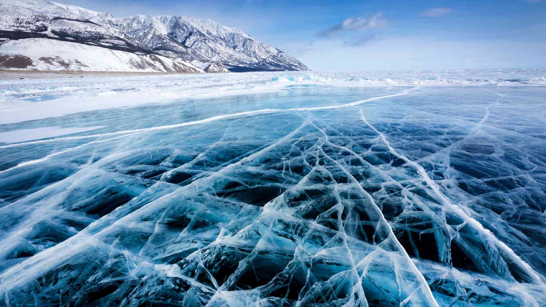 Lake Baikal is the oldest lake on the planet, it expands every year and hides a unique biodiversity that fascinates scientists around the world