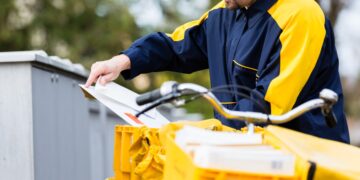 Goodbye to loneliness - a letter carrier reunites with his furry friend after seeing him at a shelter and adopts him for life