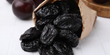 No yogurt, no supplements - this natural fruit is the ultimate ally for digestion and bone health in older women