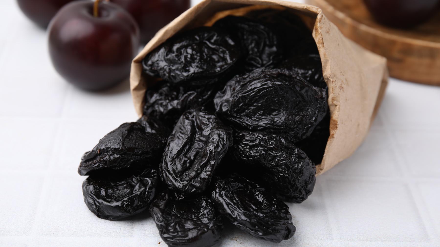 No yogurt, no supplements - this natural fruit is the ultimate ally for digestion and bone health in older women