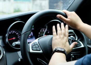 Neither anger nor stress - this is the real reason why you insult others when driving alone (and you'll be surprised)
