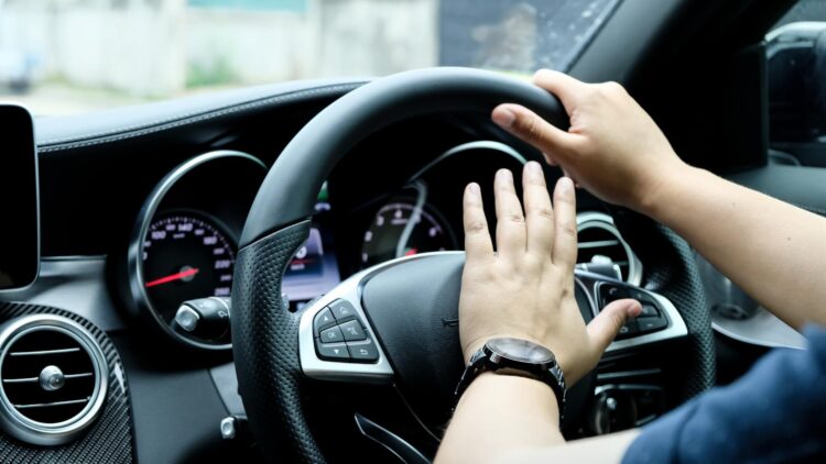 Neither anger nor stress - this is the real reason why you insult others when driving alone (and you'll be surprised)