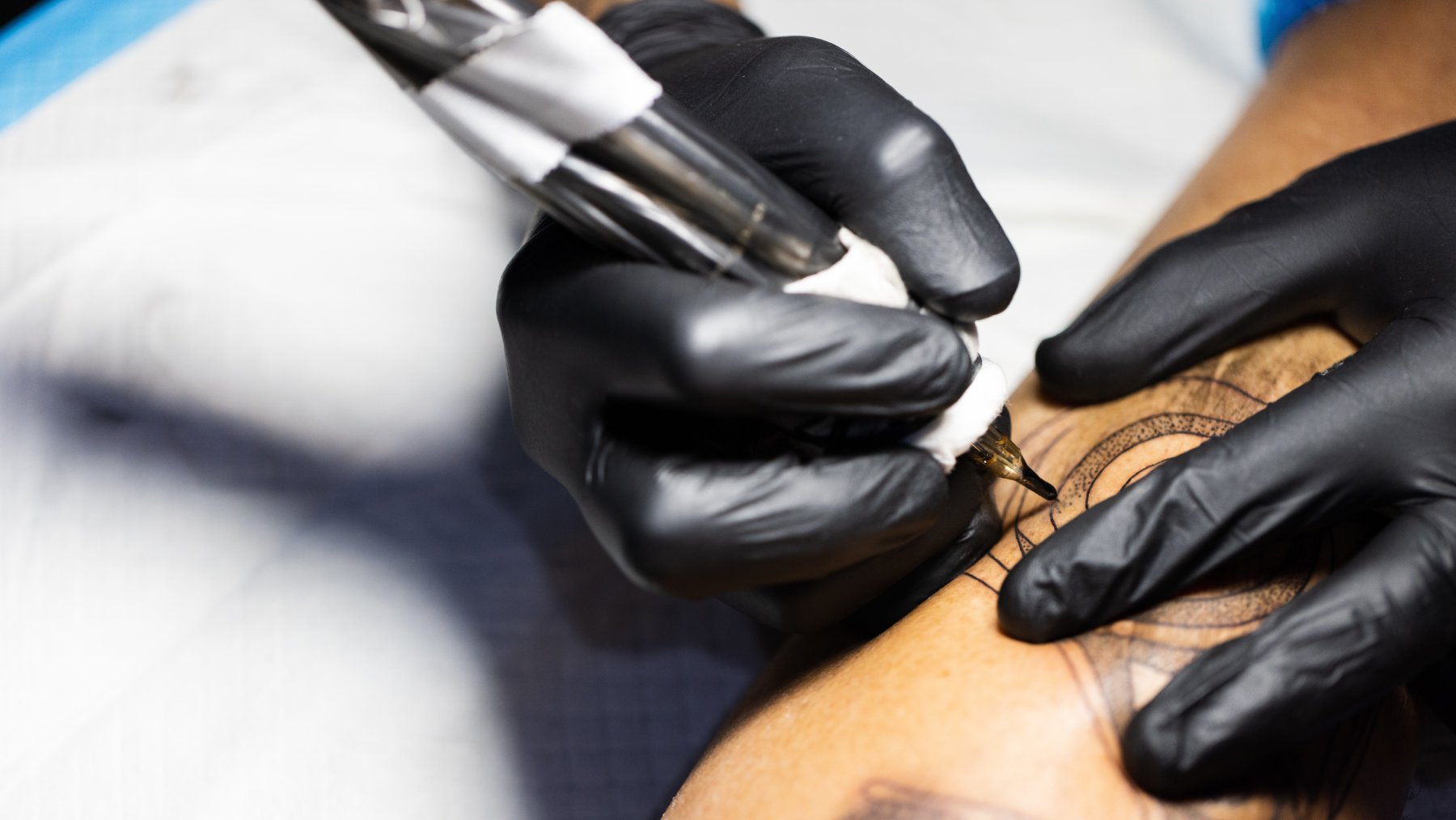 tattooing under general anesthesia can be deadly and this real case has set off all the alarms