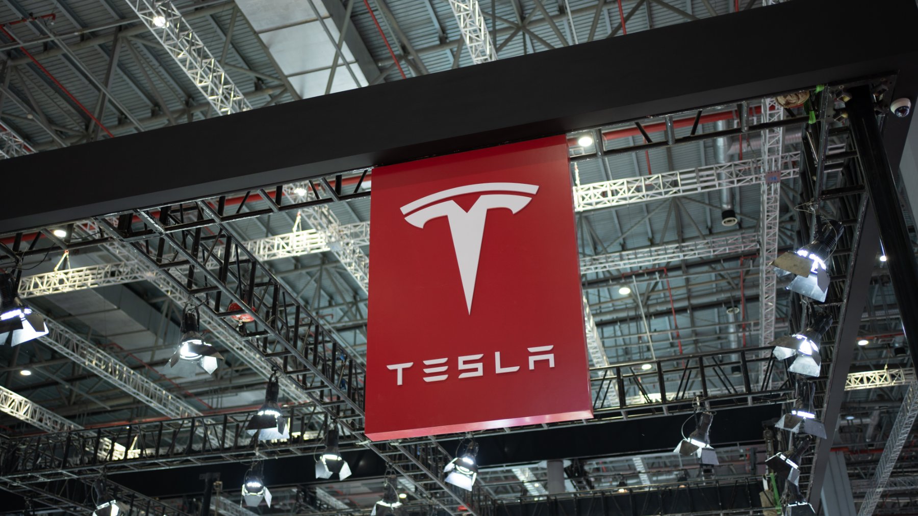 Bad news for Tesla - Cybertruck accumulates 8 recalls and sales plummet ...