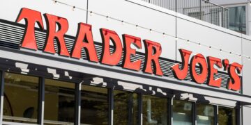 Neither Walmart nor Costco - Trader Joe's opens two stores across the street from each other in Los Angeles to compete with Walmart and Costco