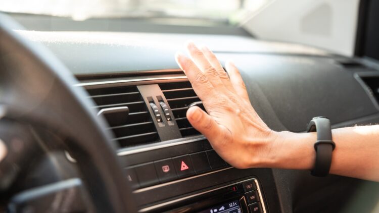 The experts' trick - this little button on the car reduces air conditioning consumption and hardly anyone uses it properly